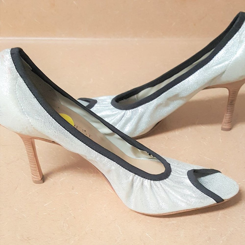 NINE WEST SILVER/BLACK TRIM OPEN TOE HEELS SIZE 39